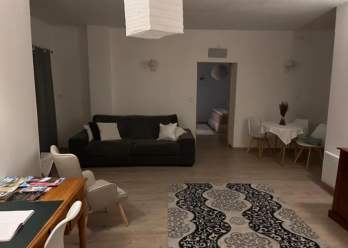 לינה וארוחת בוקר D'hote